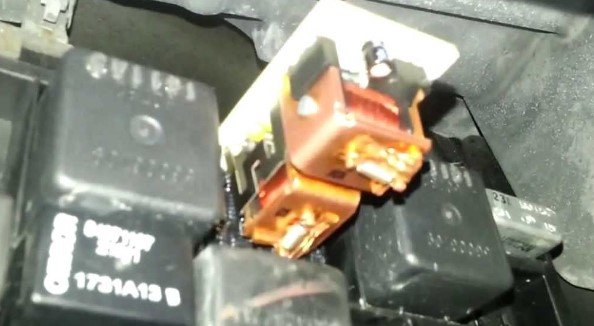 2006 Jeep Liberty Turn Signal Relay Location 3 Where is a 2006 Jeep Liberty Turn Signal Relay Location