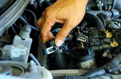 Understanding the Primary and Secondary Circuits of an Ignition Coil B